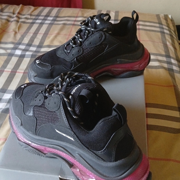 Triple S Balenciagas - Picture 9 of 9